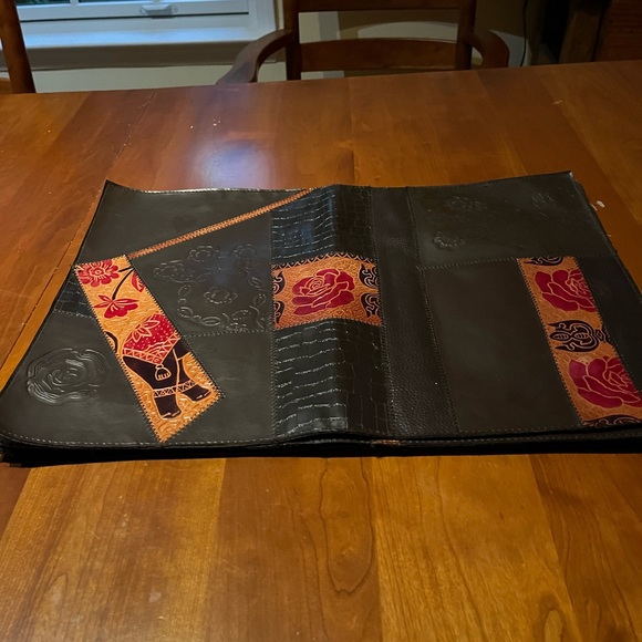 4 pier one placemats and 4 cloth napkins - Picture 8 of 8